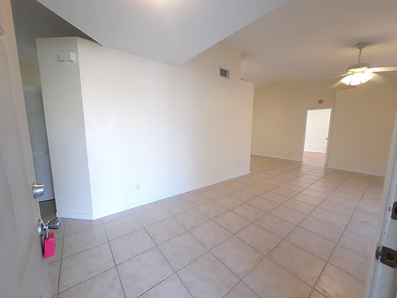 4th image of 15177 Briarcrest Cir