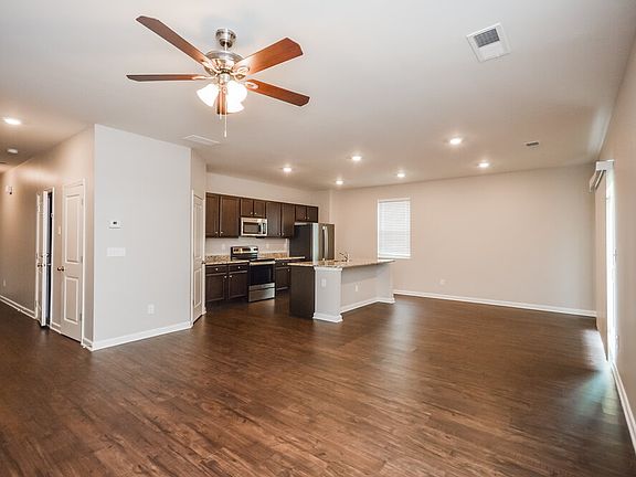 5th image of 612 Moorings Ave
