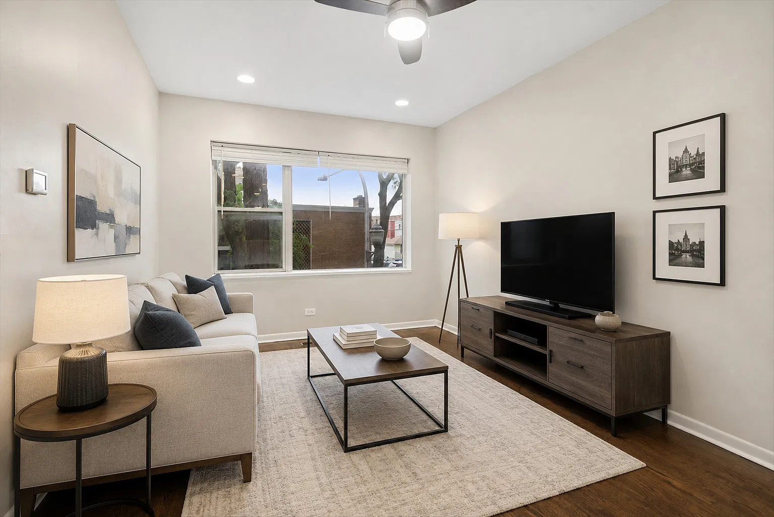 3 bed, 1100 sqft, $2,100 — Photo 4