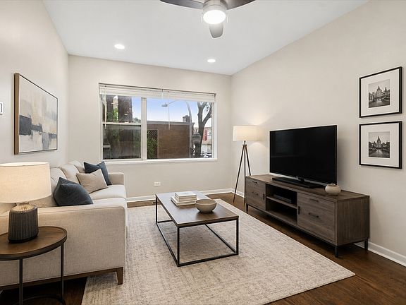 4th image of 3923 W Ainslie St #1E
