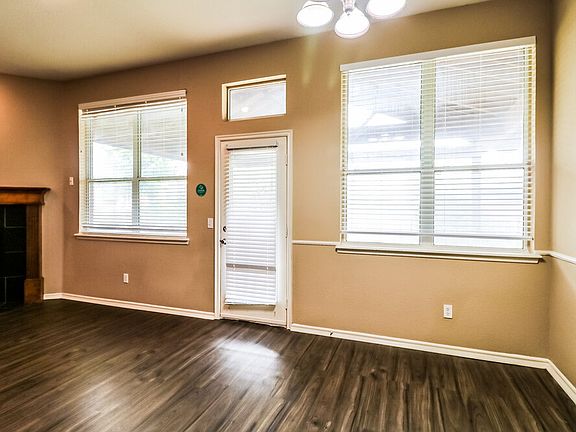 5th image of 2200 SW 141st Pl