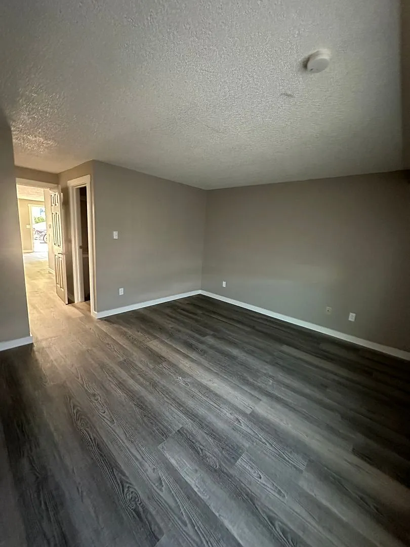 Downtown Renton ground floor gated condo for rent. Newly remodeled. — Photo 4