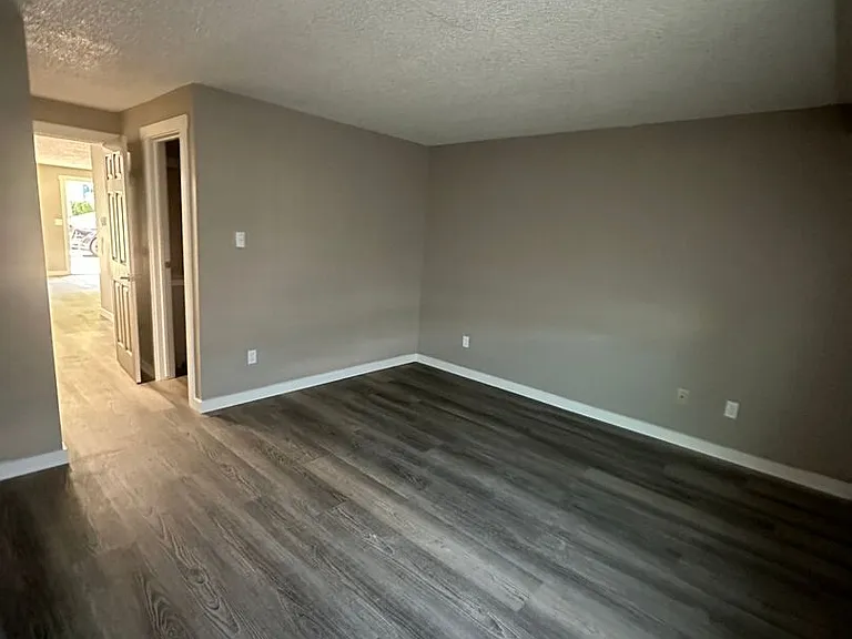 519 Burnett Ave S #1 — Photo 4