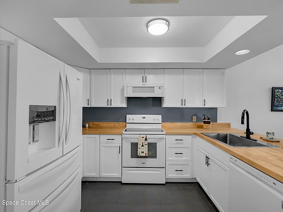 4th image of 3010 Winchester Dr