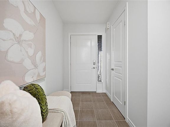 2nd image of 98 Bloom Cres
