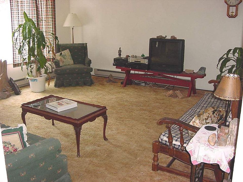 Comfortable & Spacious Living Room