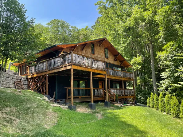 701 Berry Rd, Banner Elk, NC 28604