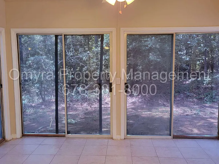 1060 Hillsborough Chase NW — Photo 16