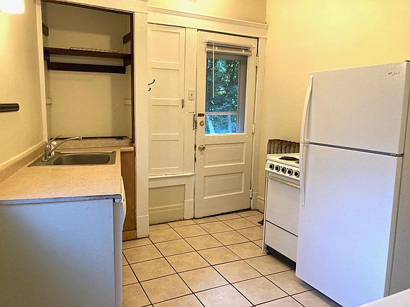 2nd image of 816 Packard St APT 4