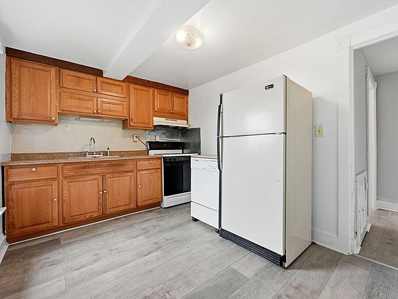 3rd image of 2223 Forest St Unit 2