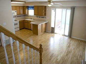 3rd image of 928 Grape Ivy Way