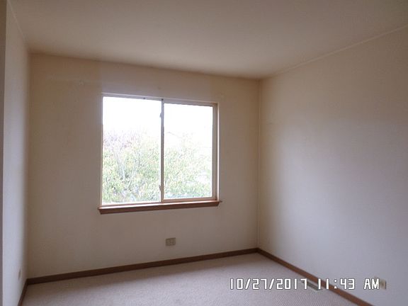 4th image of 19 Brook Park Ln