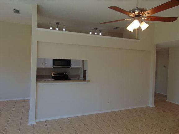 5th image of 2207 Prairie Creek Trl