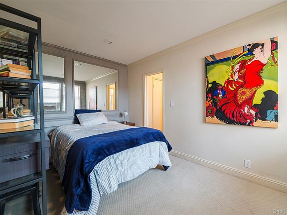 5th image of 11 Bryant Crescent #2A