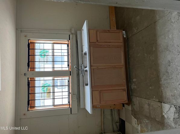 jackson-mississippi-440881252 picture