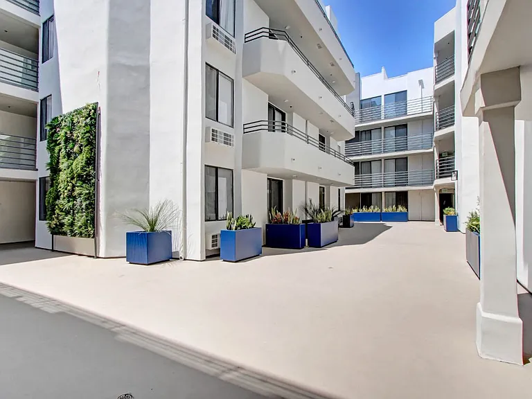The Kenmore Los Feliz — Photo 14