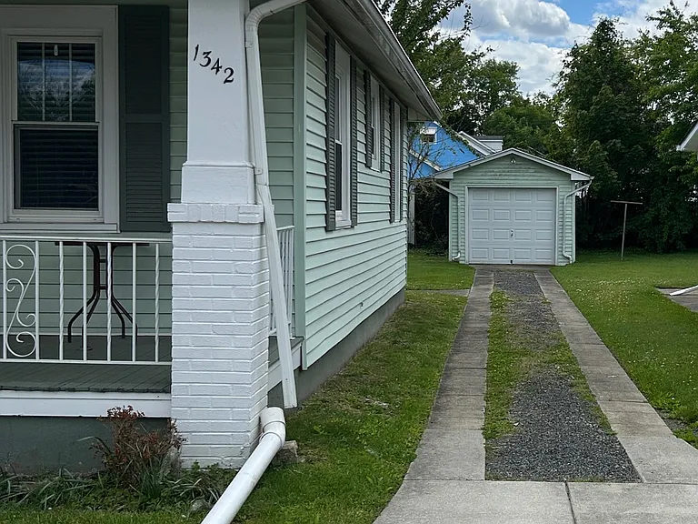 1342 W North St — Photo 4