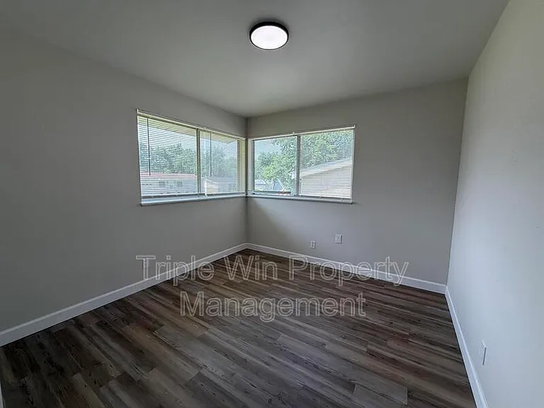 2257 Luxmore Dr — Photo 25