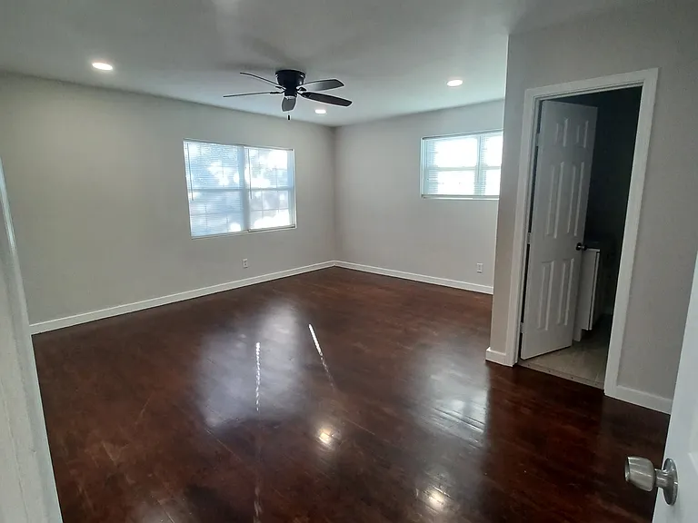 608 Graham Ave — Photo 6