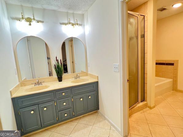 1461 Fox Forest Ter W, Lilburn, GA 30047
