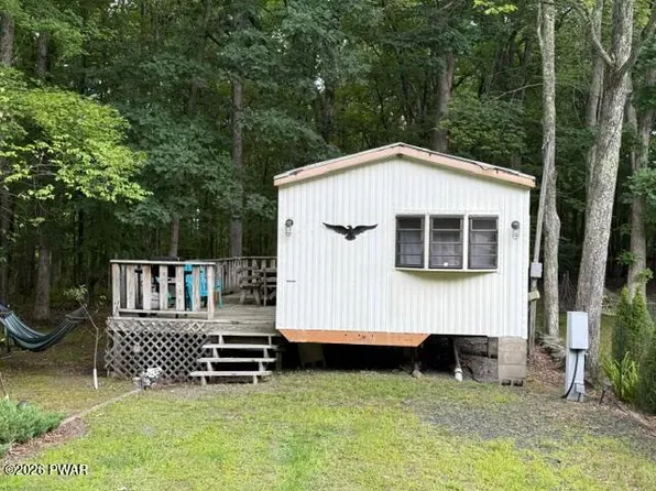 137 Locust Lake Dr, Milford, PA 18337