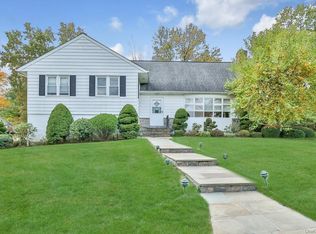 70 Andrew Ln, New Rochelle, NY 10804