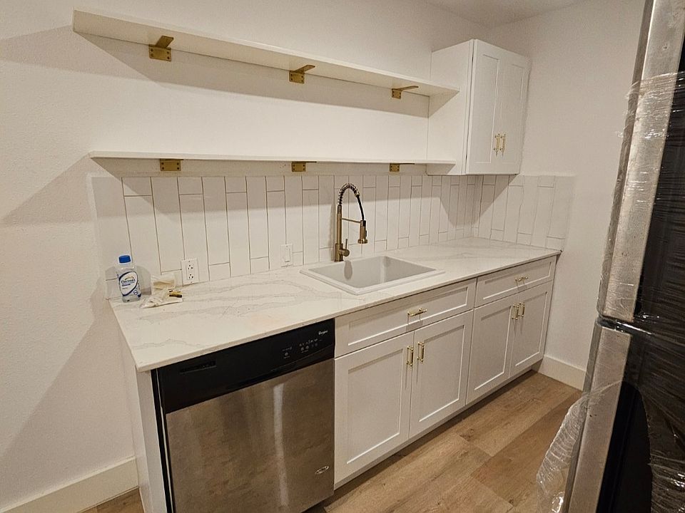 1st image of 410 Randall St APT 2