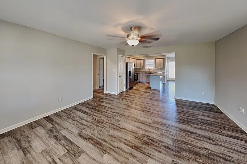 3 bed, 2.0 bath, 1594 sqft, $1,999 — Photo 2