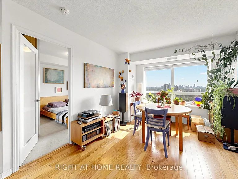60 Heintzman St #2206 — Photo 2