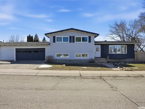 163 Lloyd CRESCENT, Regina, SK S4R 6B9