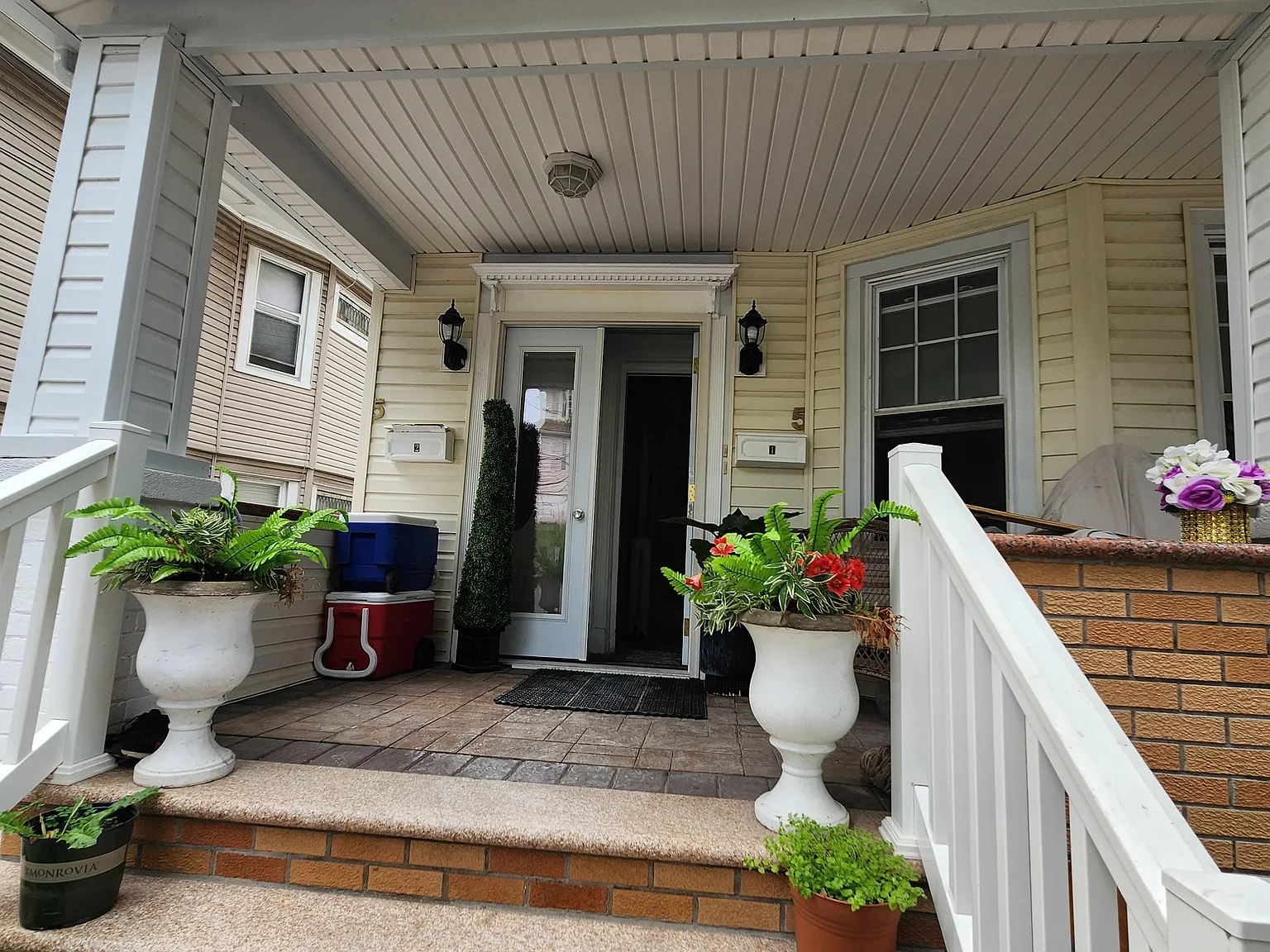 3 bed, 1000 sqft, $2,800 — Photo 2