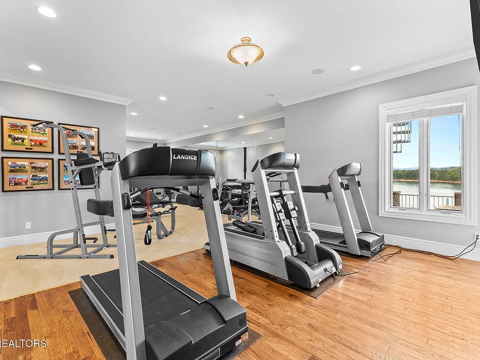 55th image of 643 Crown Pointe Rd