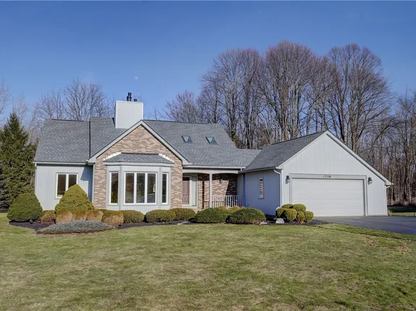 1256 Stafford Cres, Webster, NY 14580