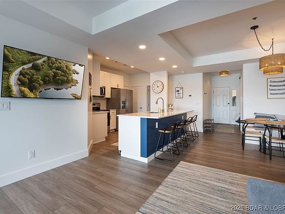 2nd image of 905 E Harbour Towne Dr #905