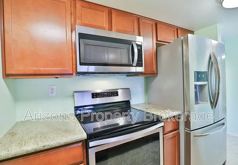 3033 E Devonshire Ave #2020 — Photo 2
