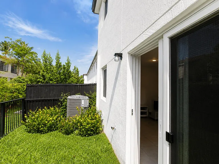 5085 SW 37th St — Photo 18