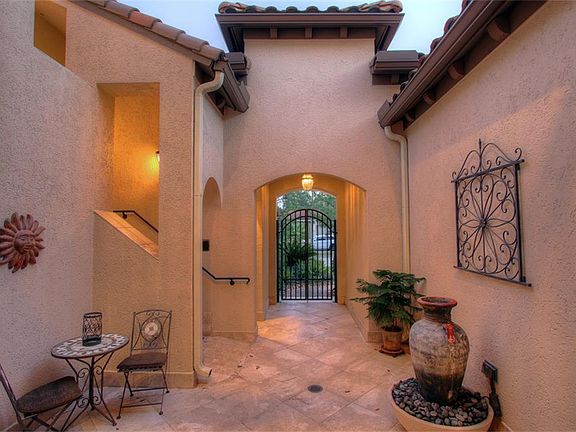 4th image of 23 Camelot Oaks Ct