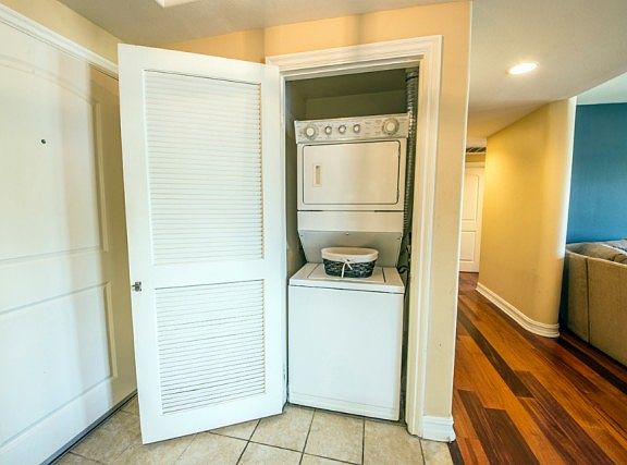 5th image of 4202 Whitsett Ave APT 301