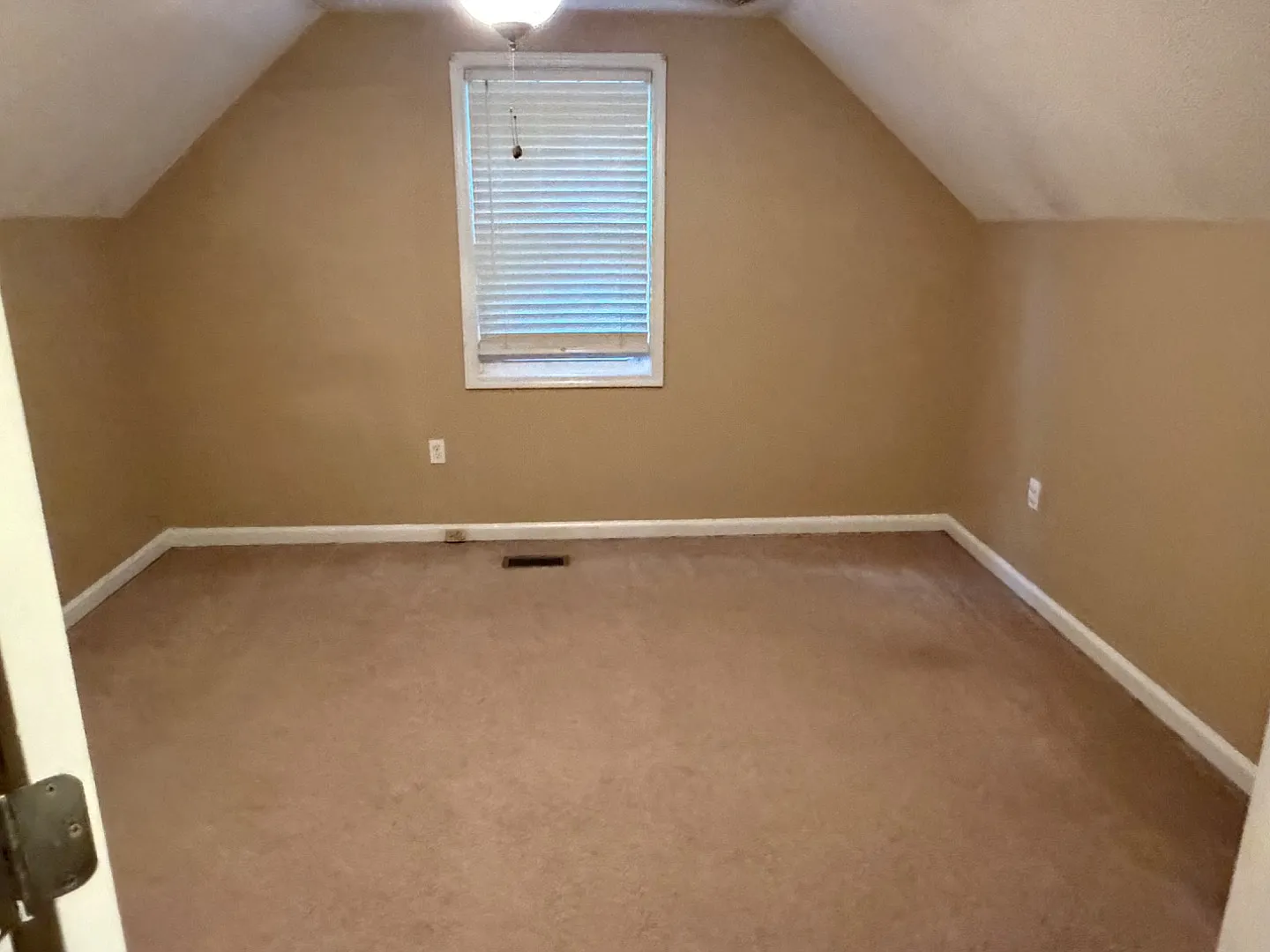 9114 Hundley Rd — Photo 3