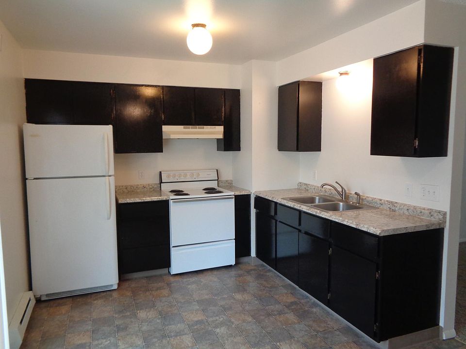 2nd image of 820 Charlo St #1