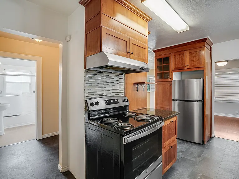11811 SE Boise St — Photo 6
