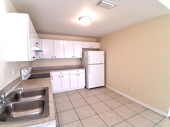 5th image of 4624 27th St SW