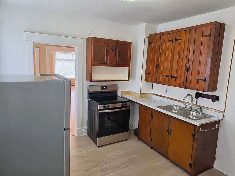 329 E 6th St #1 — Photo 7