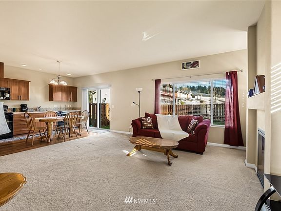 5th image of 1076 43rd Ct NE