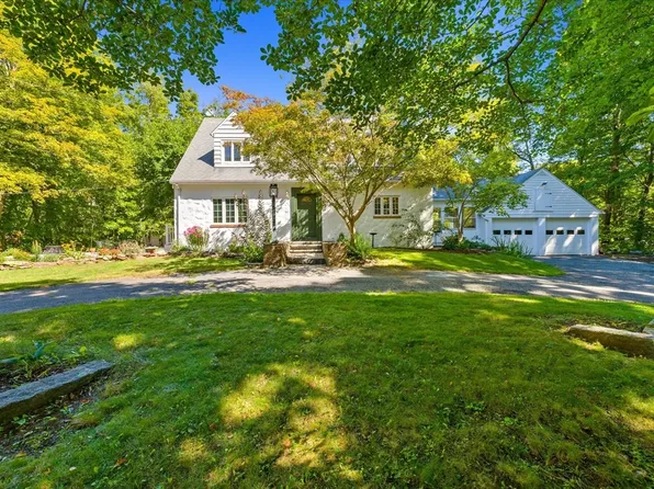 8 Shepard Pl, Sturbridge, MA 01566