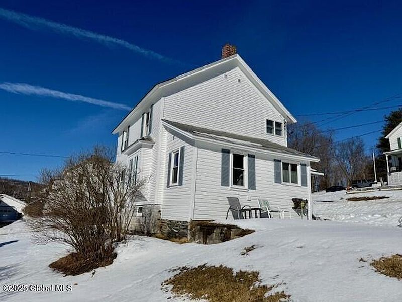 4th image of 8 E Pine Street
