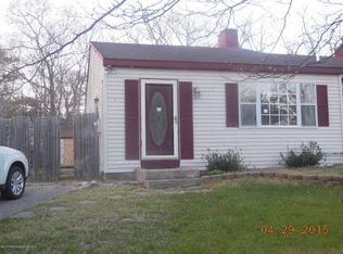 585 Innkeeper Ln, Toms River, NJ 08753