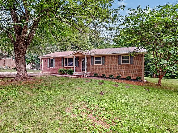 2nd image of 1005 Pinewood Ct