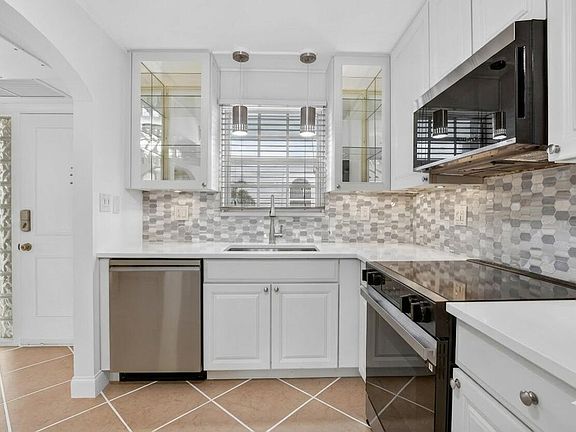 4th image of 769 Jeffery Street #2-203