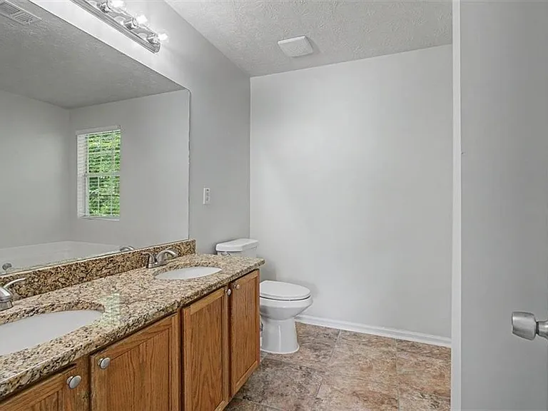 488 Barclay Ct — Photo 18